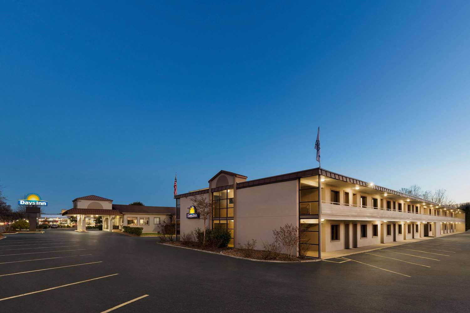 Days Inn by Wyndham Oak Ridge Knoxville 14/16