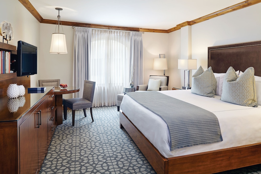 INTERIOR, LUXURY, KING BED