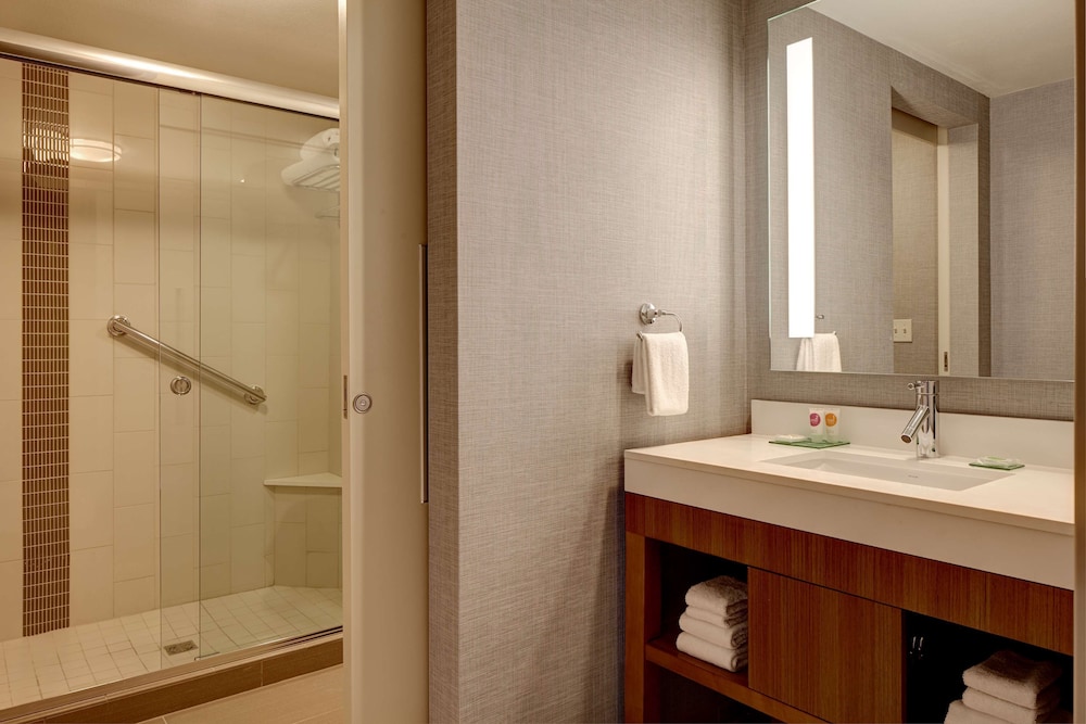 Hyatt Place Columbus 48/49