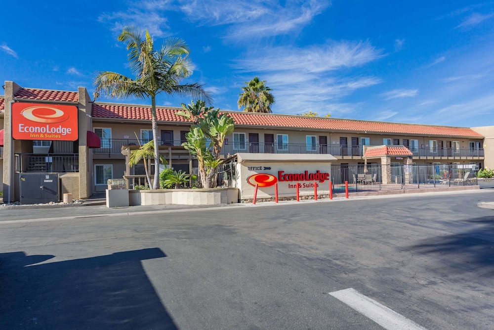 Econo Lodge Inn & Suites Escondido Downtown 11/48