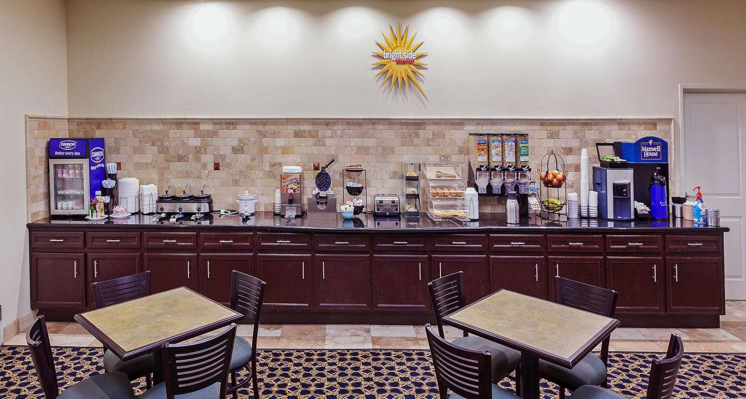 La Quinta Inn & Suites by Wyndham Alvin 39/55