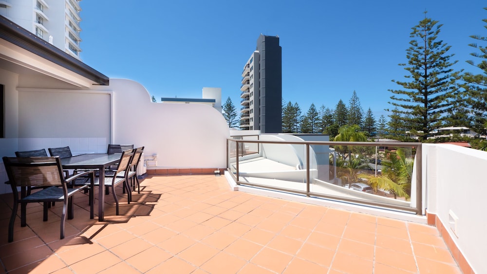 Burleigh On the Beach Apartments 4/62