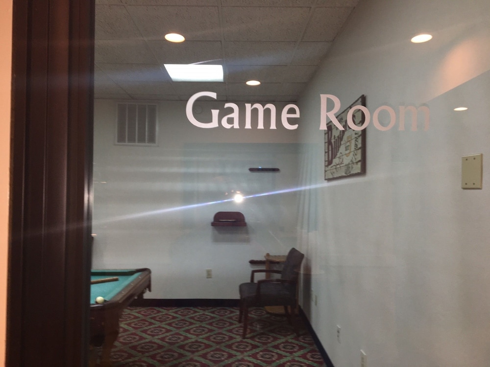 Red Roof Inn & Suites Newport News 34/48