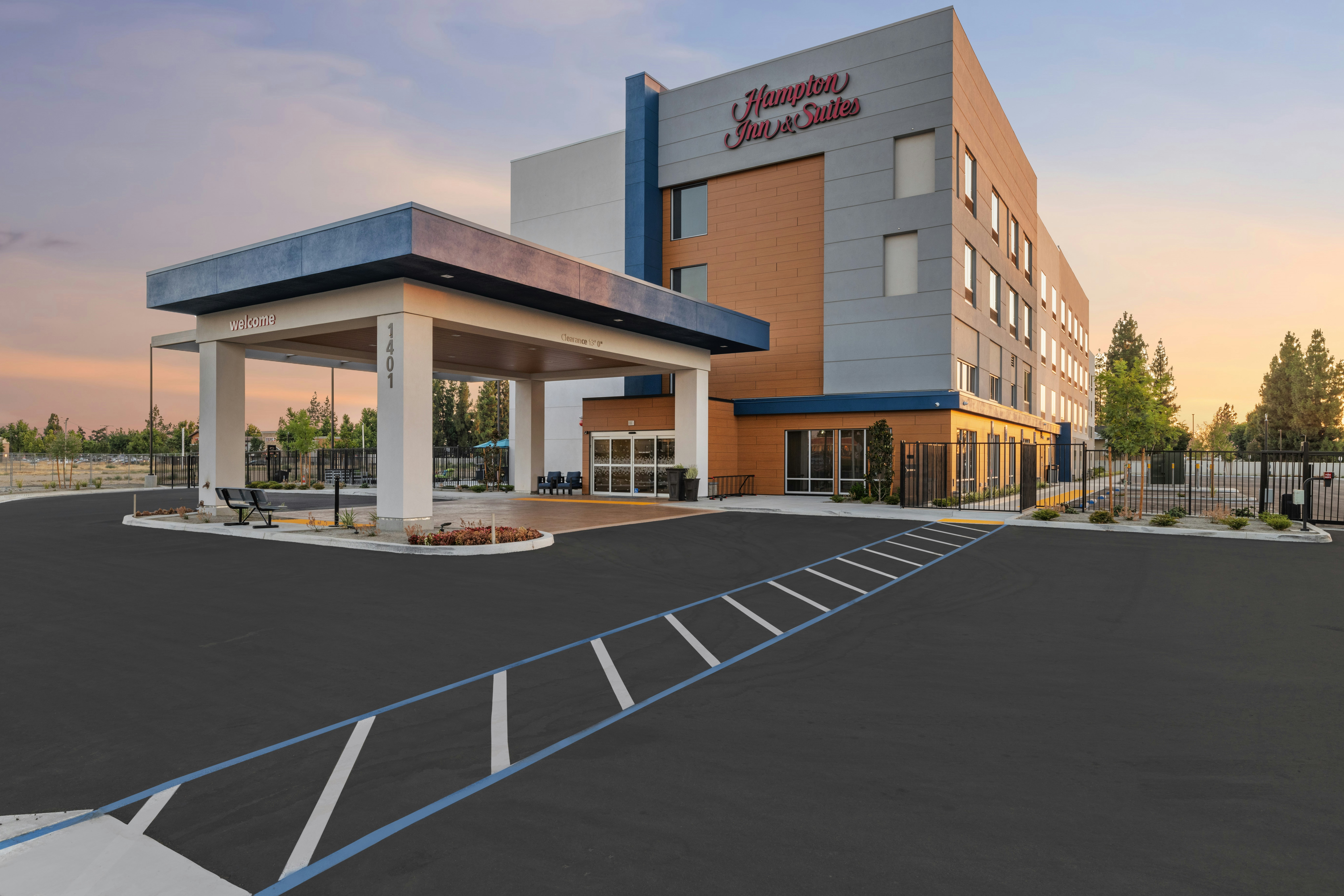 Hampton Inn & Suites Bakersfield Central 24/25