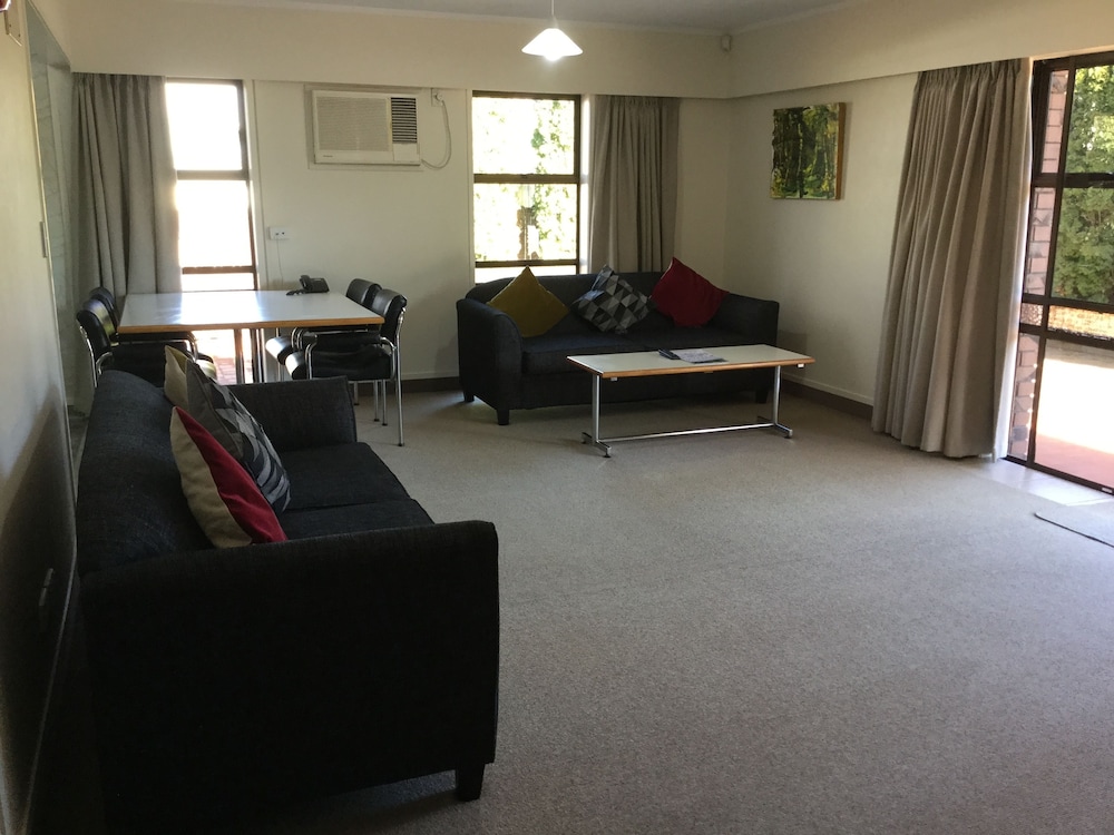 Beetham Park Motel 35/54