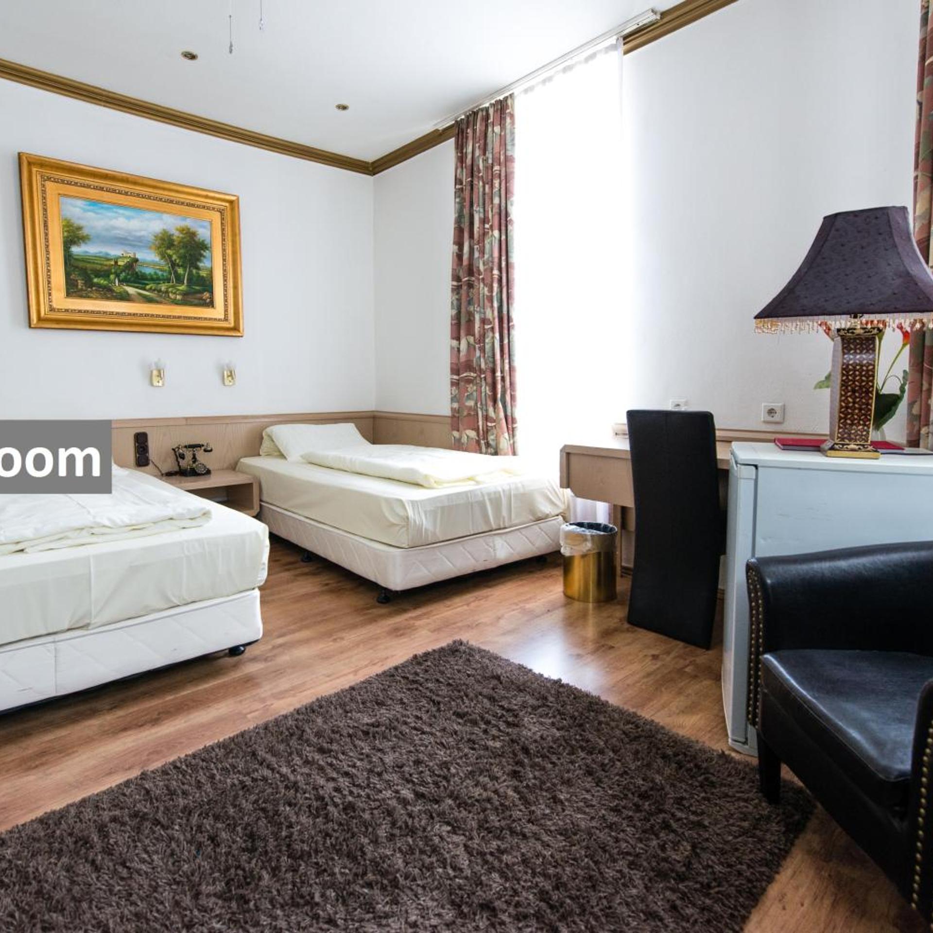Lowen Hotel 29/58