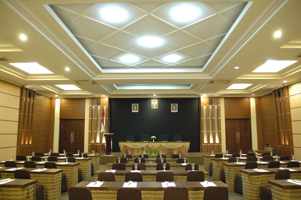Riyadi Palace Hotel 47/61