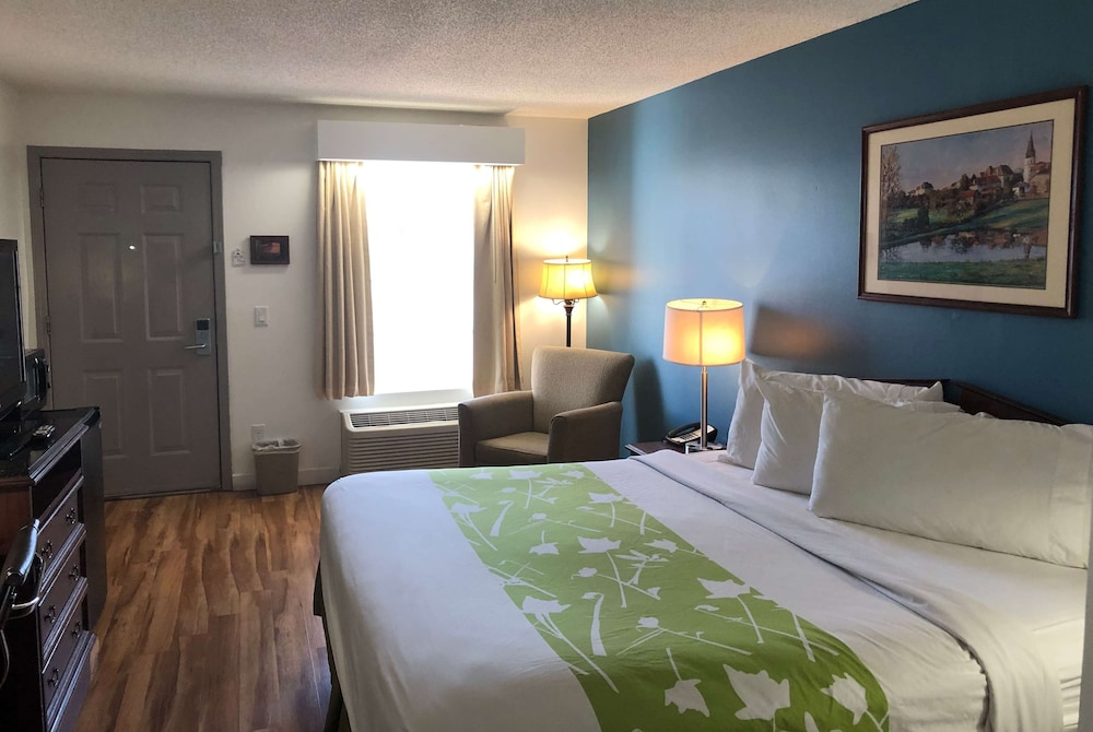 Baymont By Wyndham Roanoke Rapids 7/24