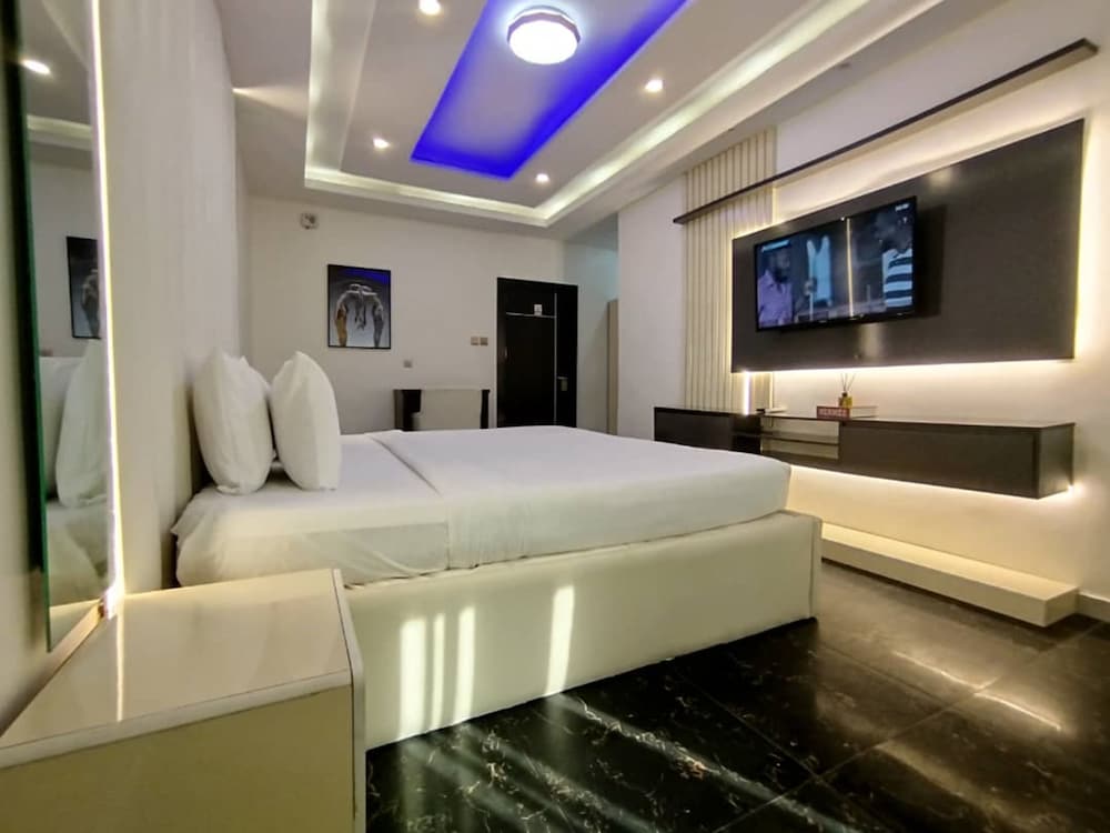 Double M Exquisite Suites And Lounge 18/29