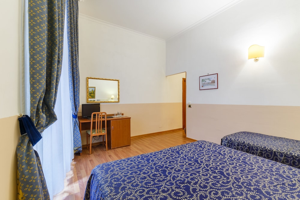 Hotel Paris 17/49