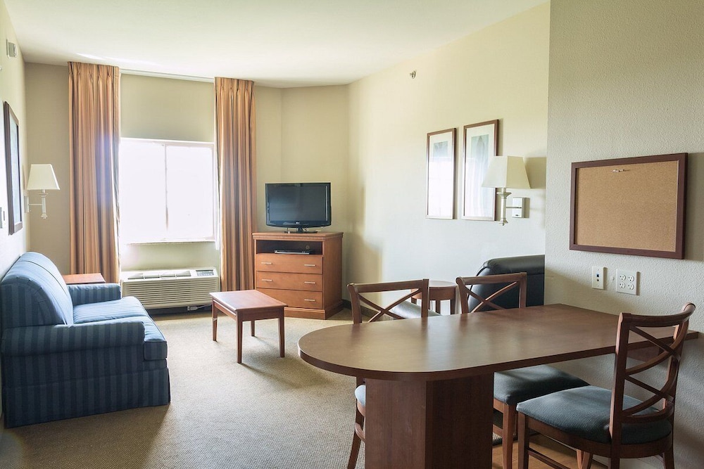Woodland Suites (ex. Candlewood Suites Weatherford) 18/35