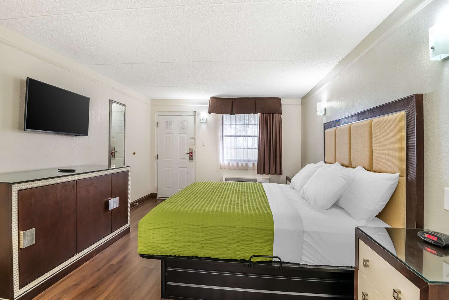 Econo Lodge Richmond-North Chesterfield 11/25