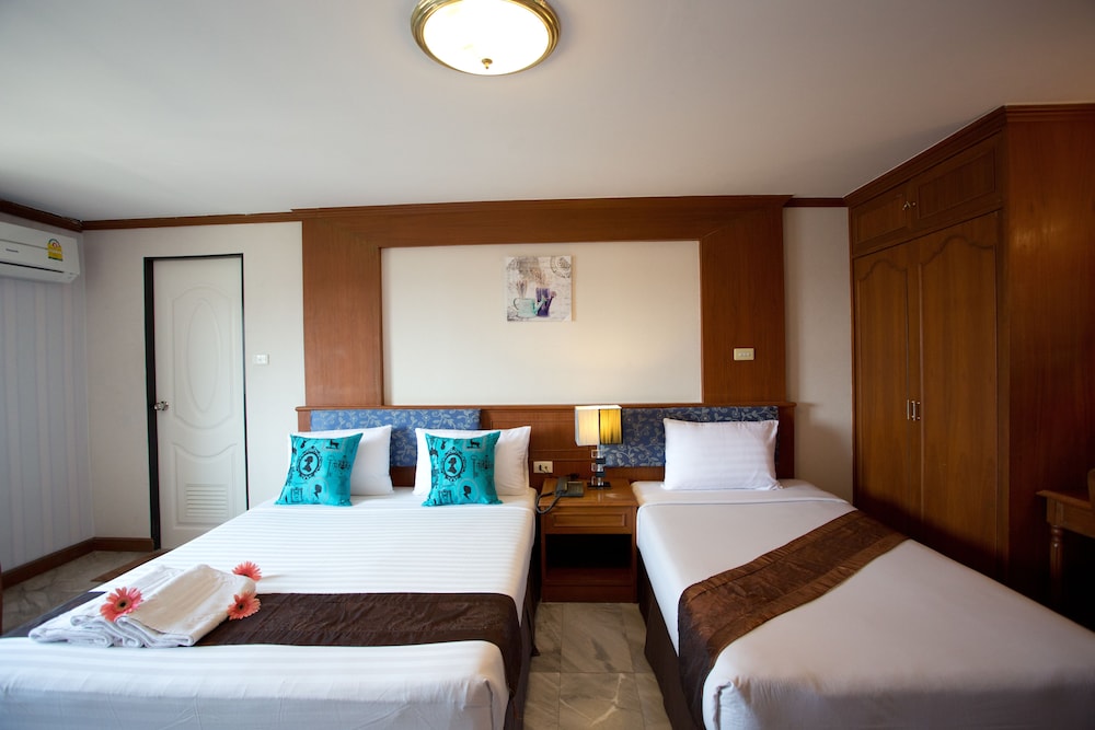 Chaipat Hotel 11/66