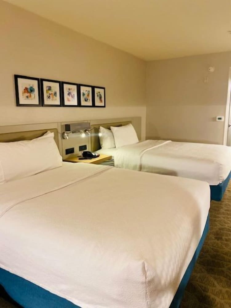 Evolution, 2 Queen Beds، Hilton Garden Inn Palmdale 2/9