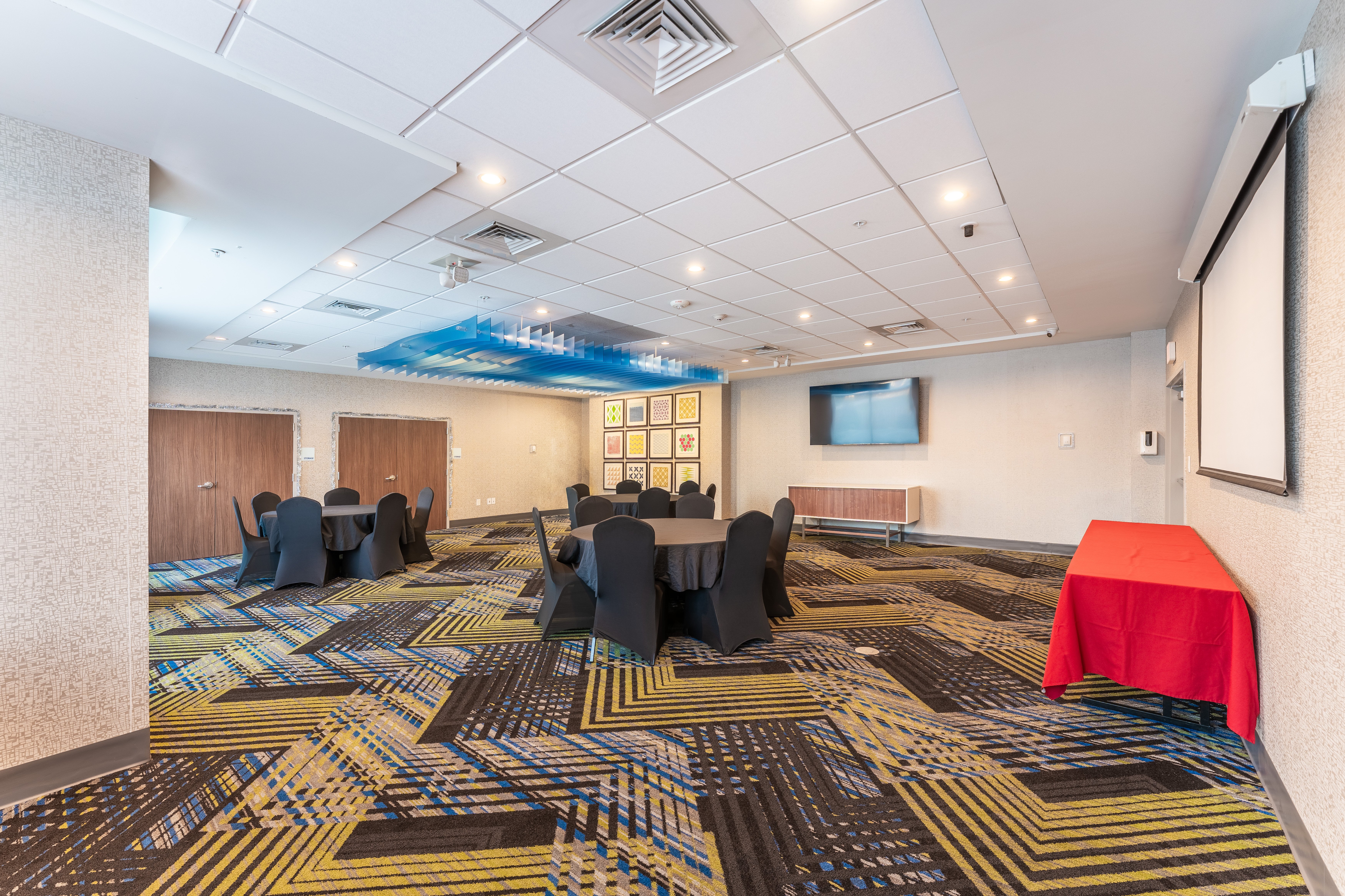 Holiday Inn Express Suites Nashville North Springfield 71/77