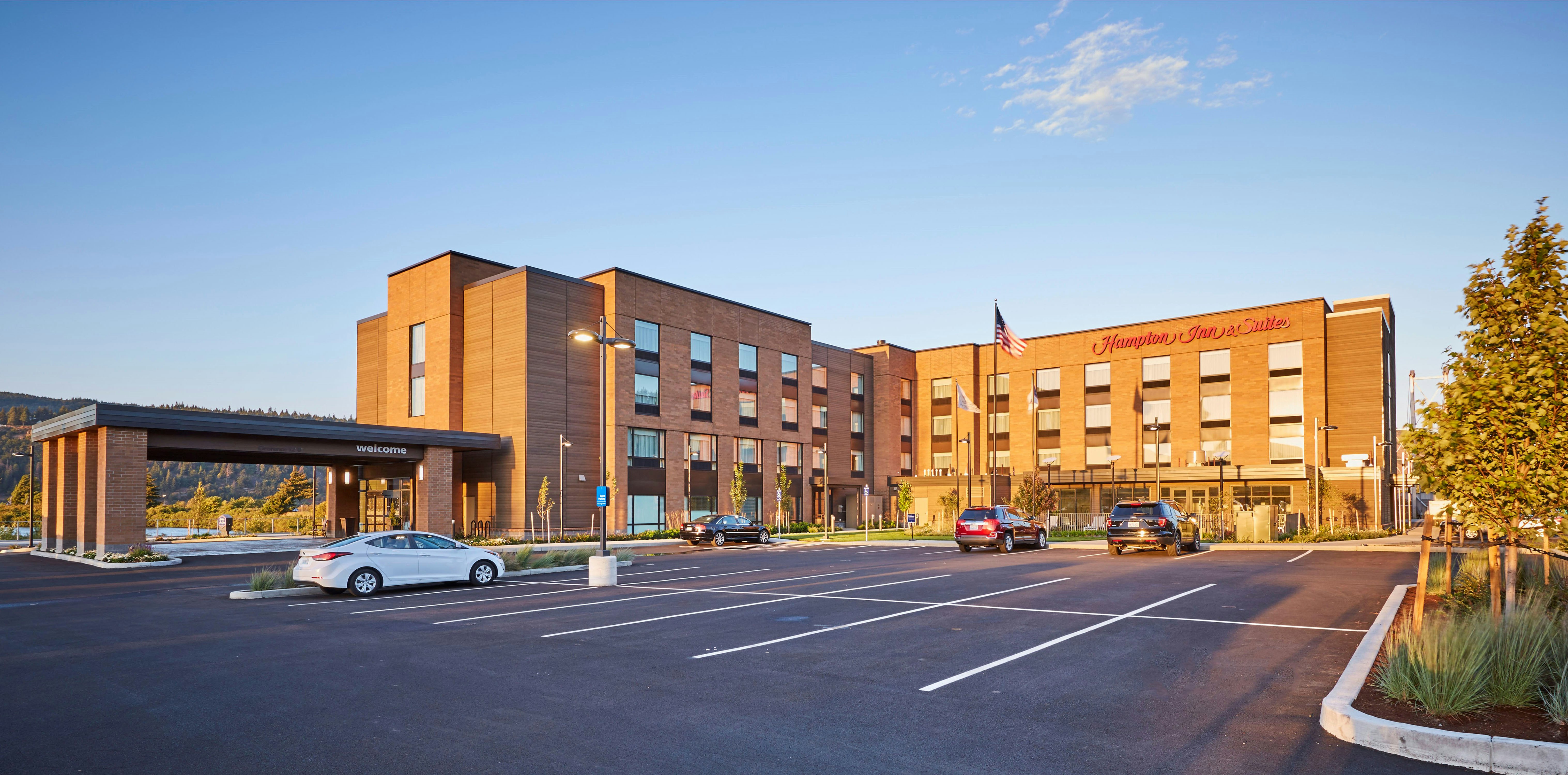 Hampton Inn and Suites Hood River 50/55