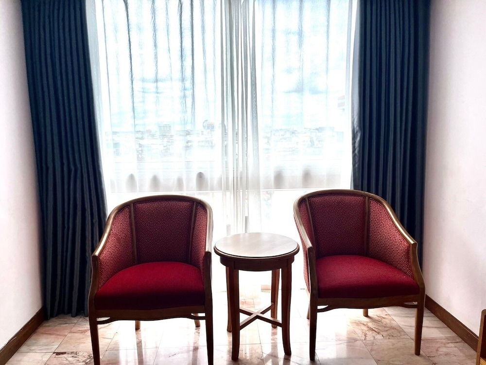 Asian Hotel Hatyai 56/72