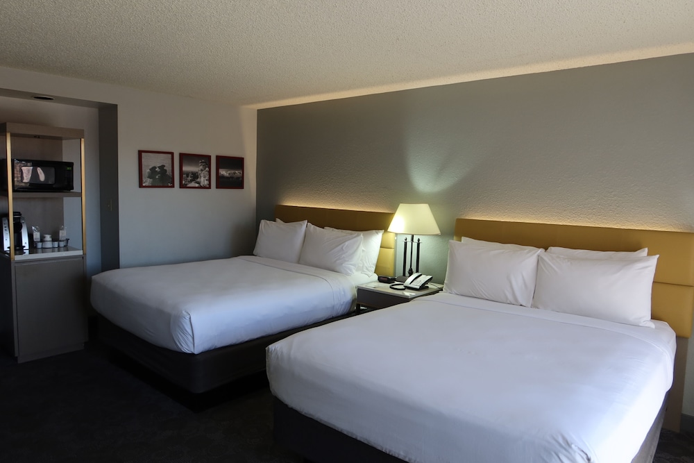 STANDARD, 2 DOUBLE BEDS