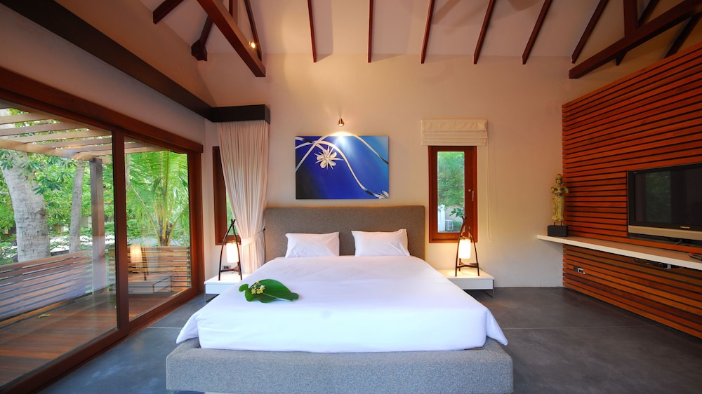 Zara Resort (ex The Privilege Hotel Ezra Royal Beach) 32/80