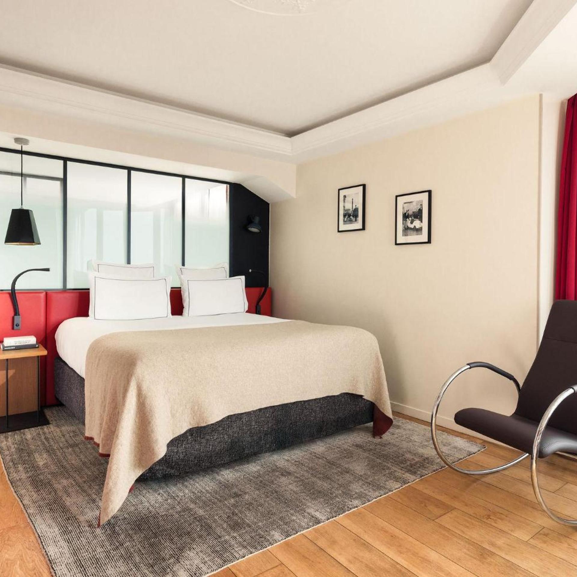 Privilege, King Bed, Eiffel View