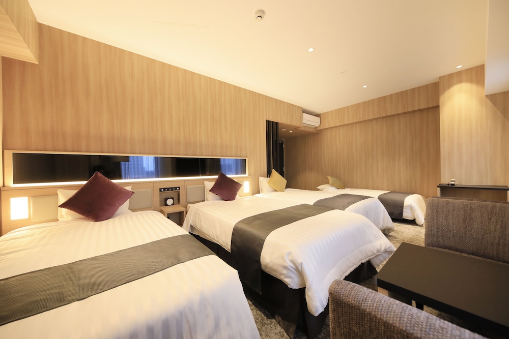 Quintessa Hotel Fukuoka Tenjin Comic & Books 9/37