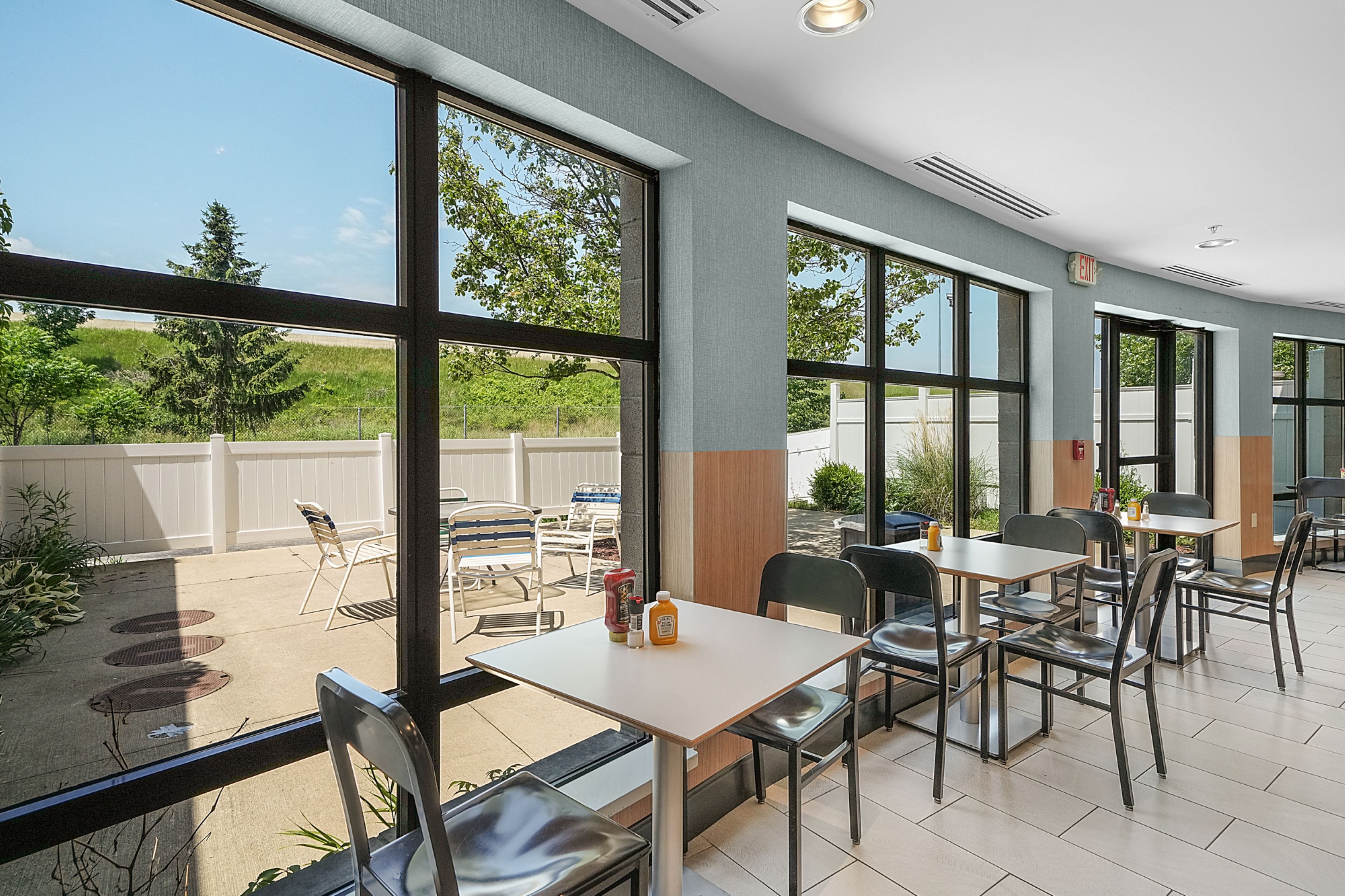Holiday Inn Grand Rapids South 19/39
