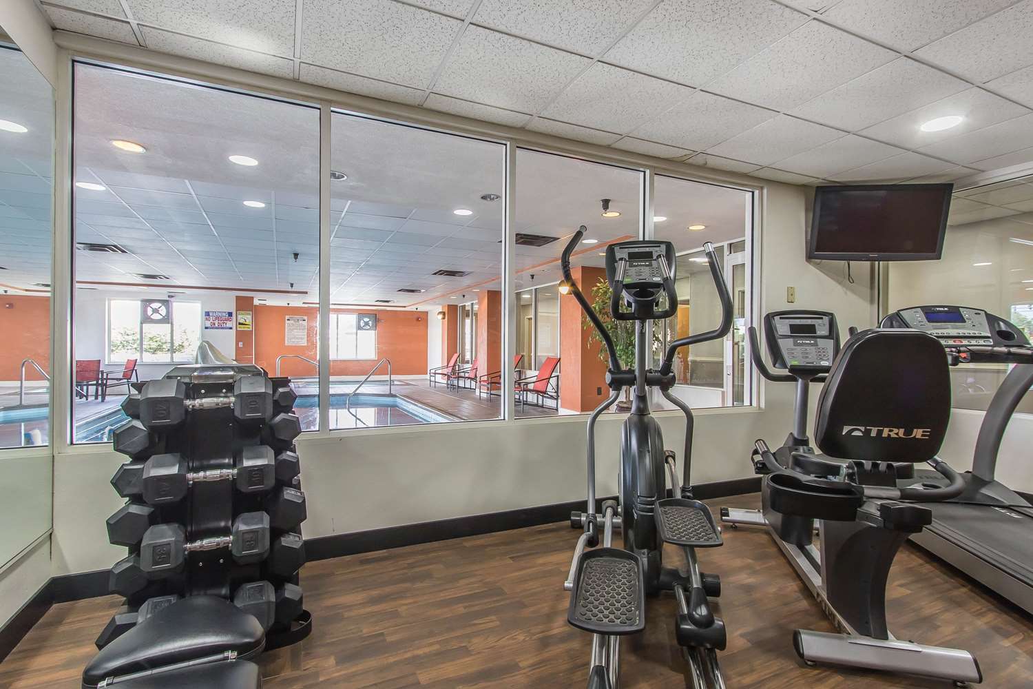 Comfort Suites Richmond, KY 24/43