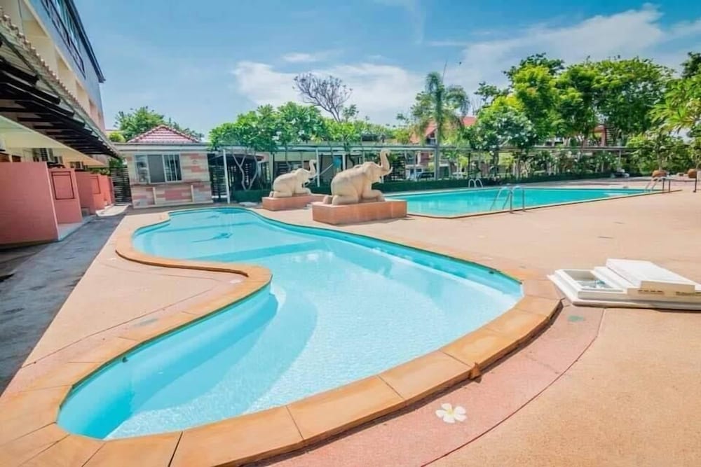 Sabai Hotel & Plaza 25/50