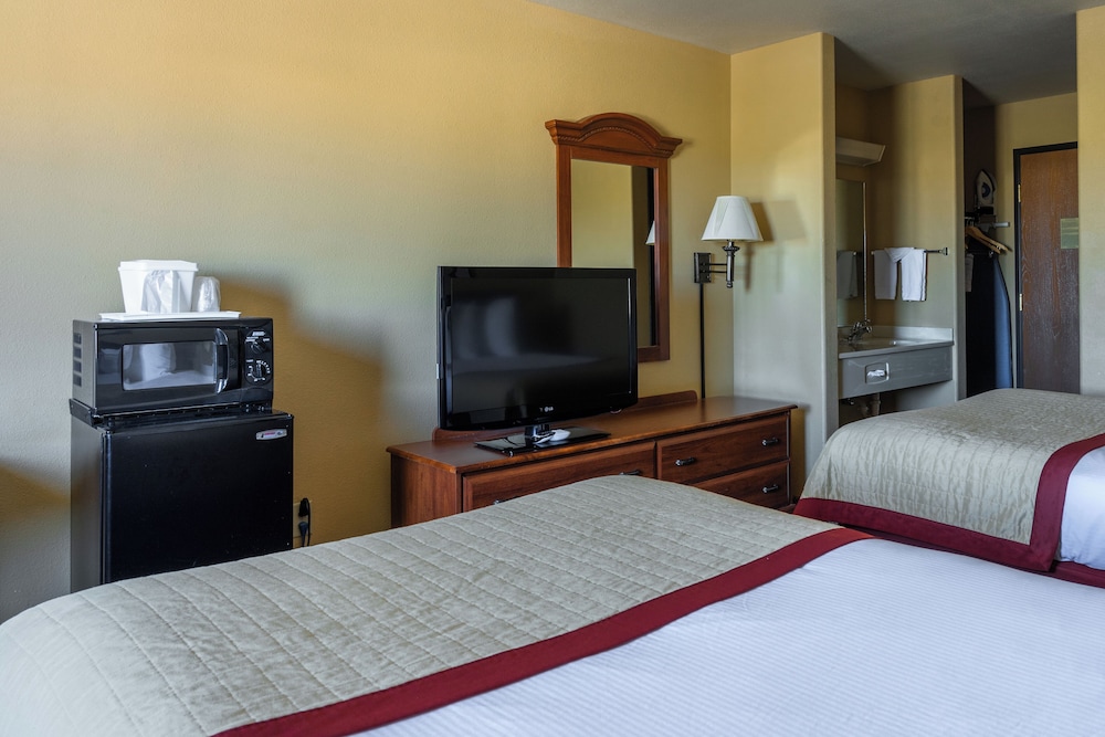Pinedale Hotel & Suites 21/50
