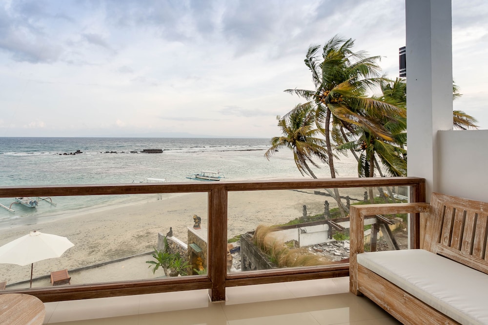 Utama Villas Beach Front Candidasa 29/38