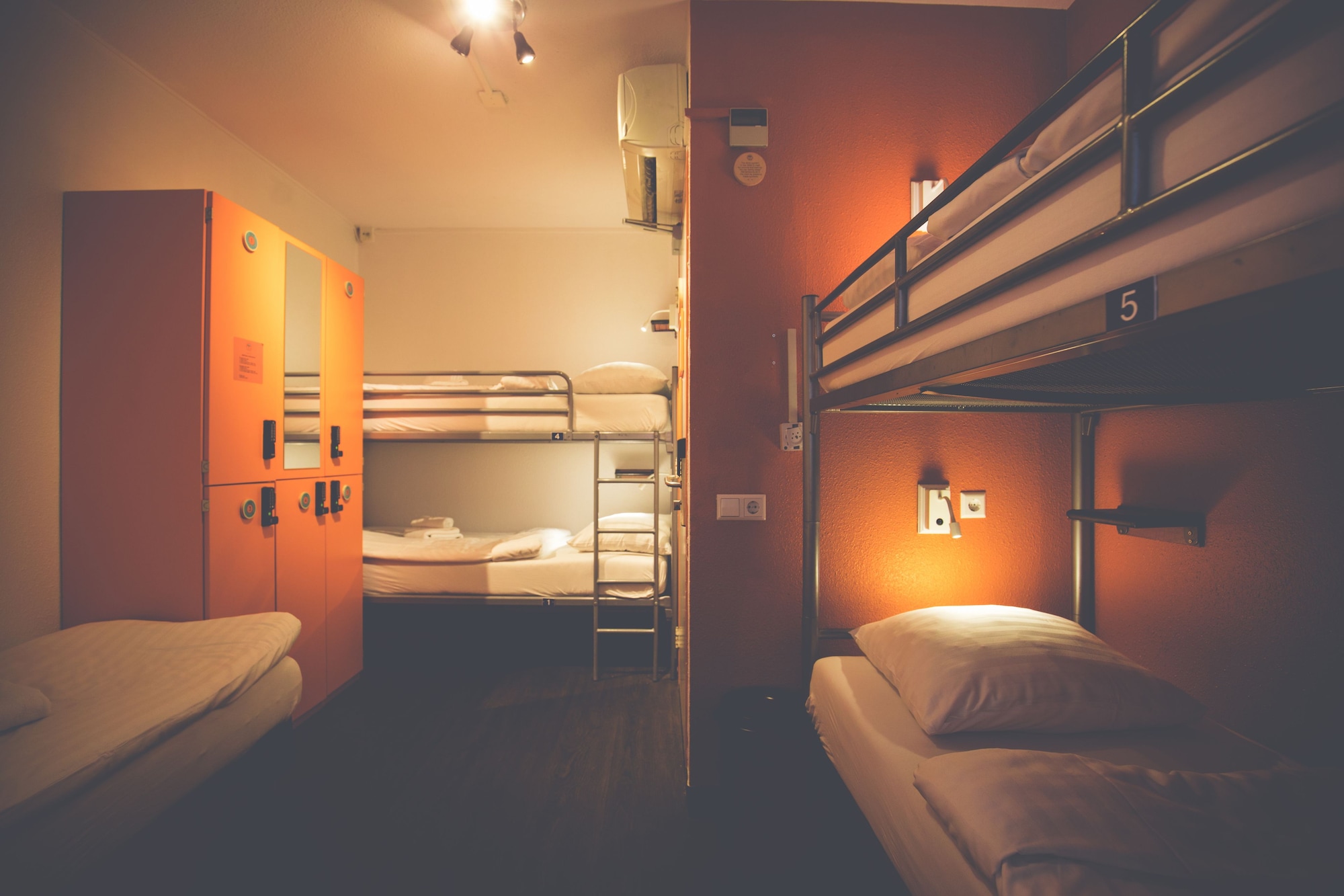 سكن مشترك مختلط بحمام مشترك، Tourist Inn 3/3