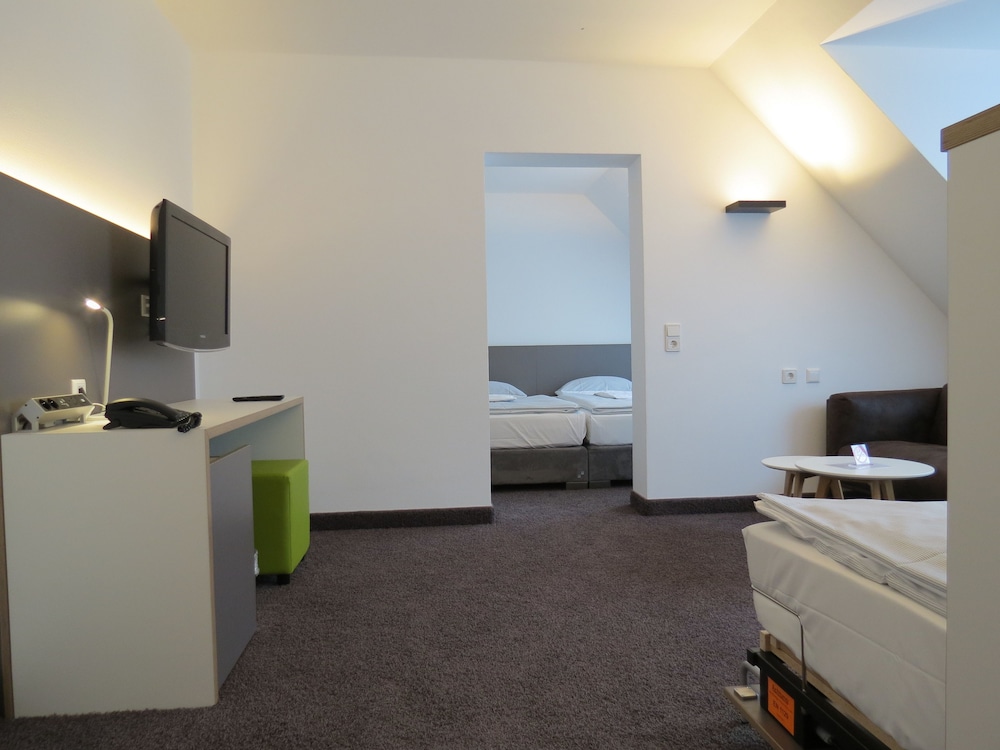 Comfor Hotel 52/72