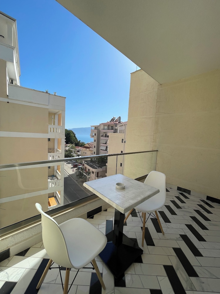 ADEA HOTEL 32/58