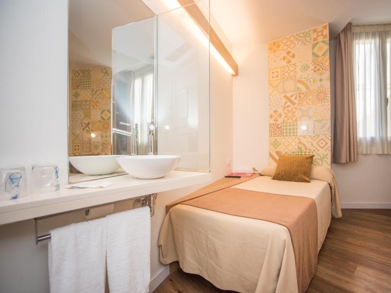 Hostal Marenostrum 48/58