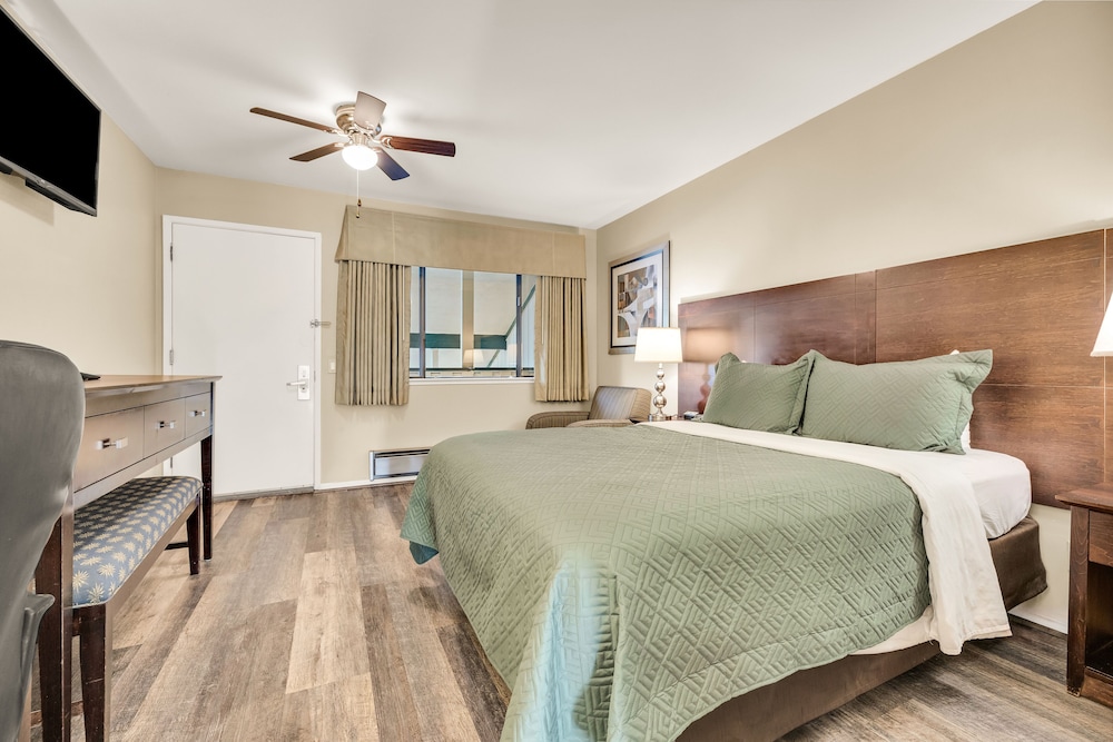 STANDARD, QUEEN BED