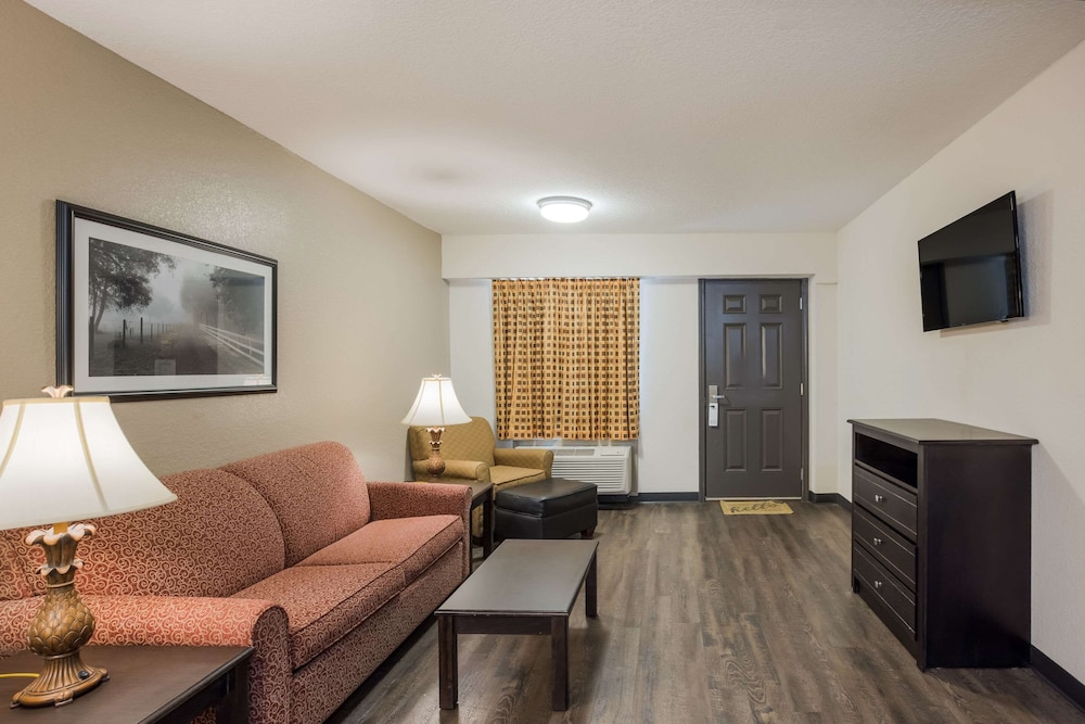 Econo Lodge Vidalia, GA 33/50
