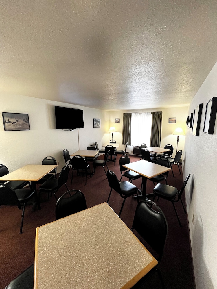 Travelodge by Wyndham Ishpeming/Marquette 39/49