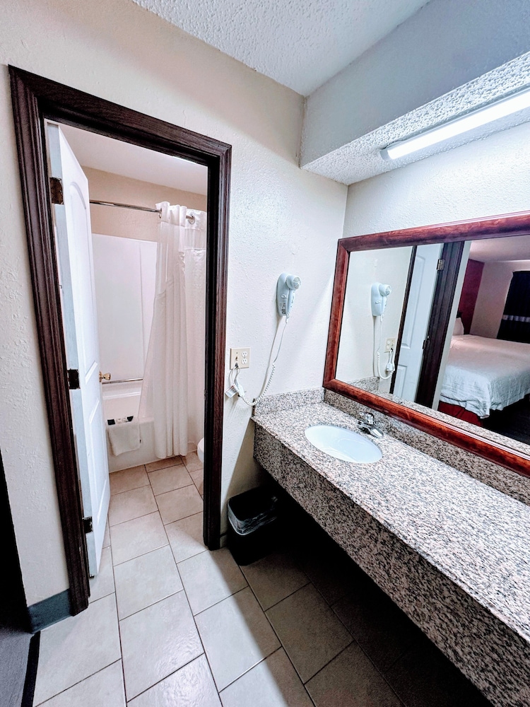 Relax Inn Henryetta 28/28