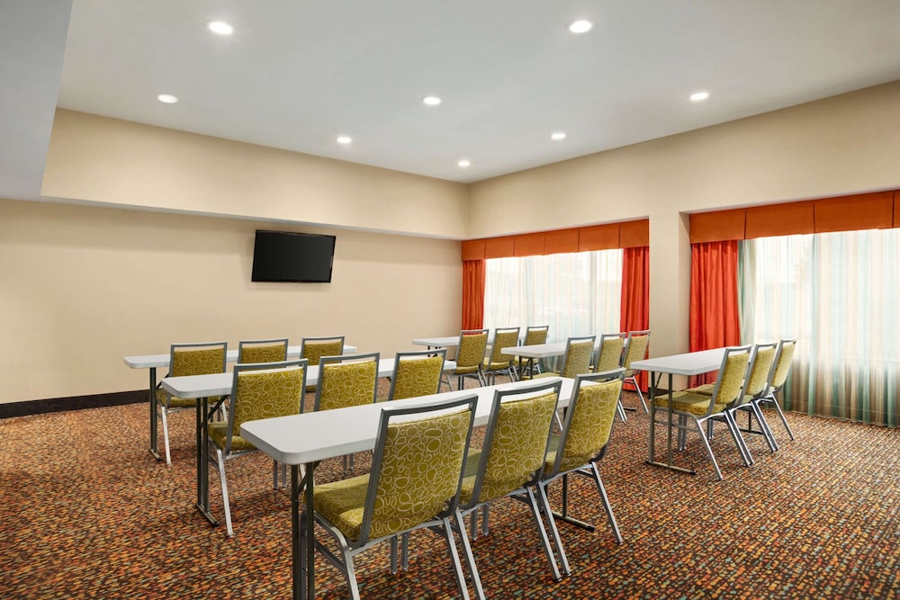 La Quinta Inn & Suites by Wyndham Richmond-Midlothian 32/36