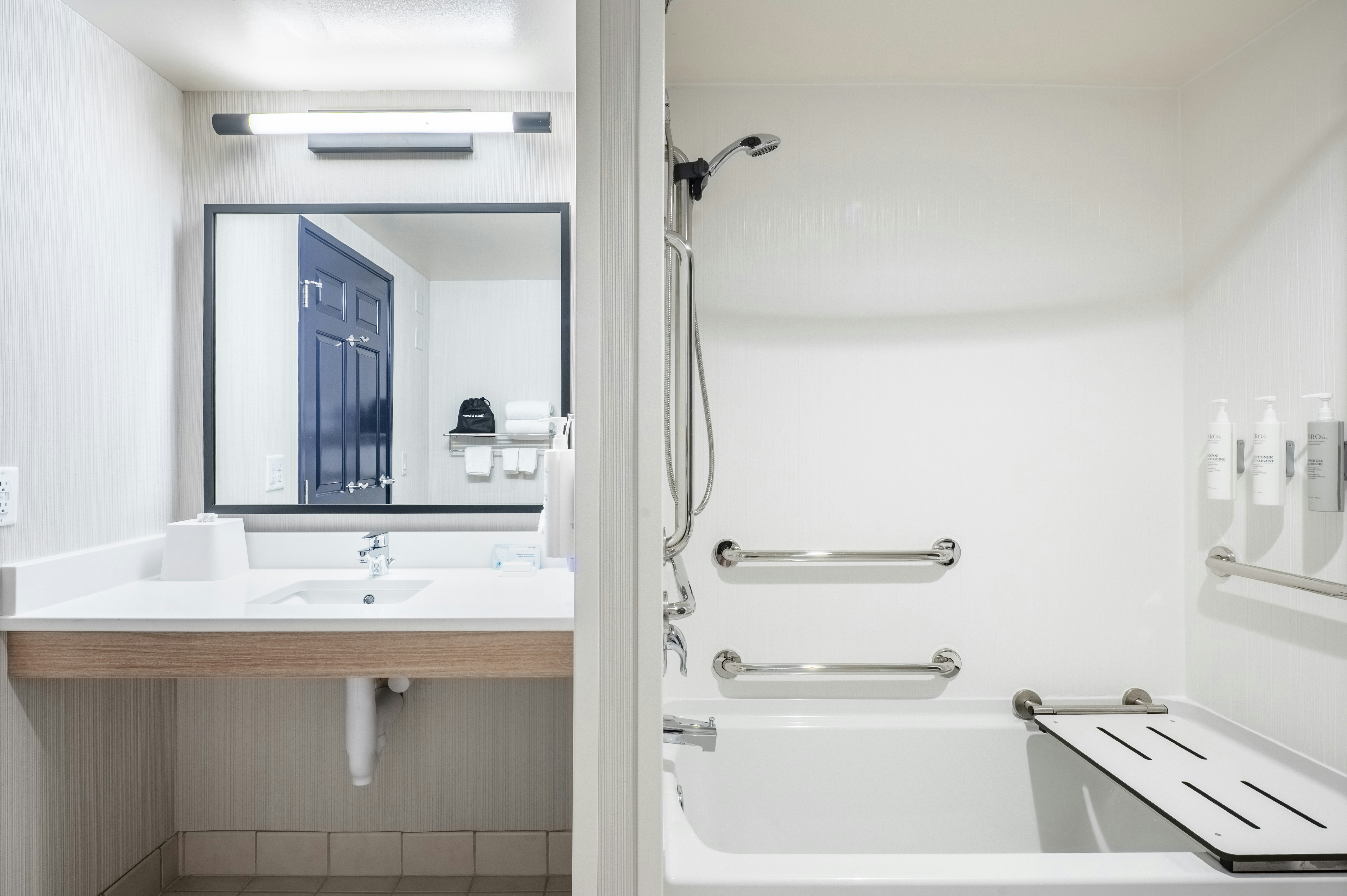 SUITE, QUEEN BED, ACCESSIBLE
