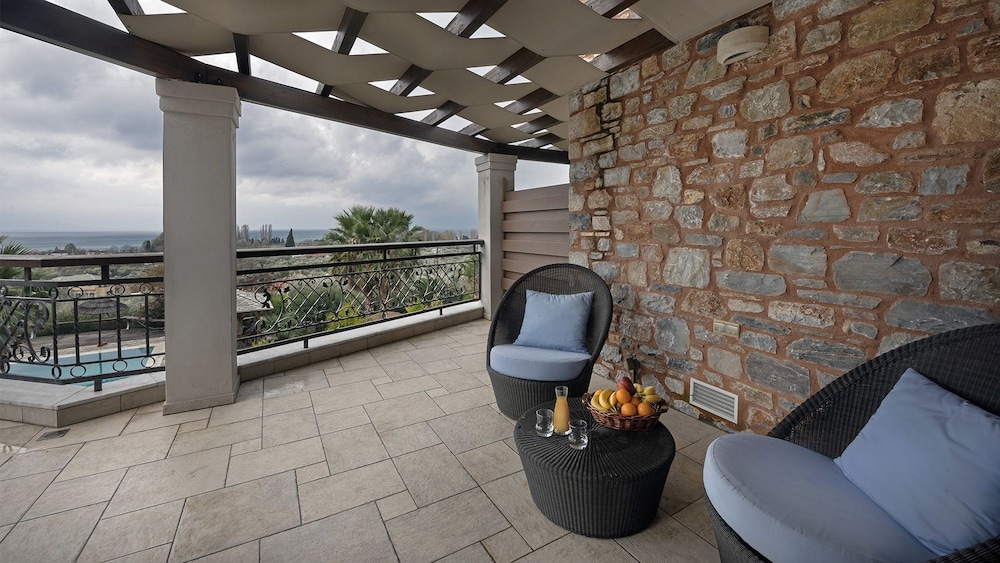 Iakovakis Suites Spa 16/50
