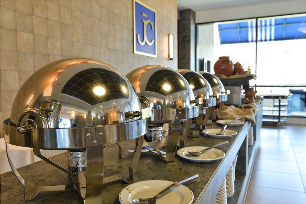 Plaza Juan Carlos Hotel 37/63