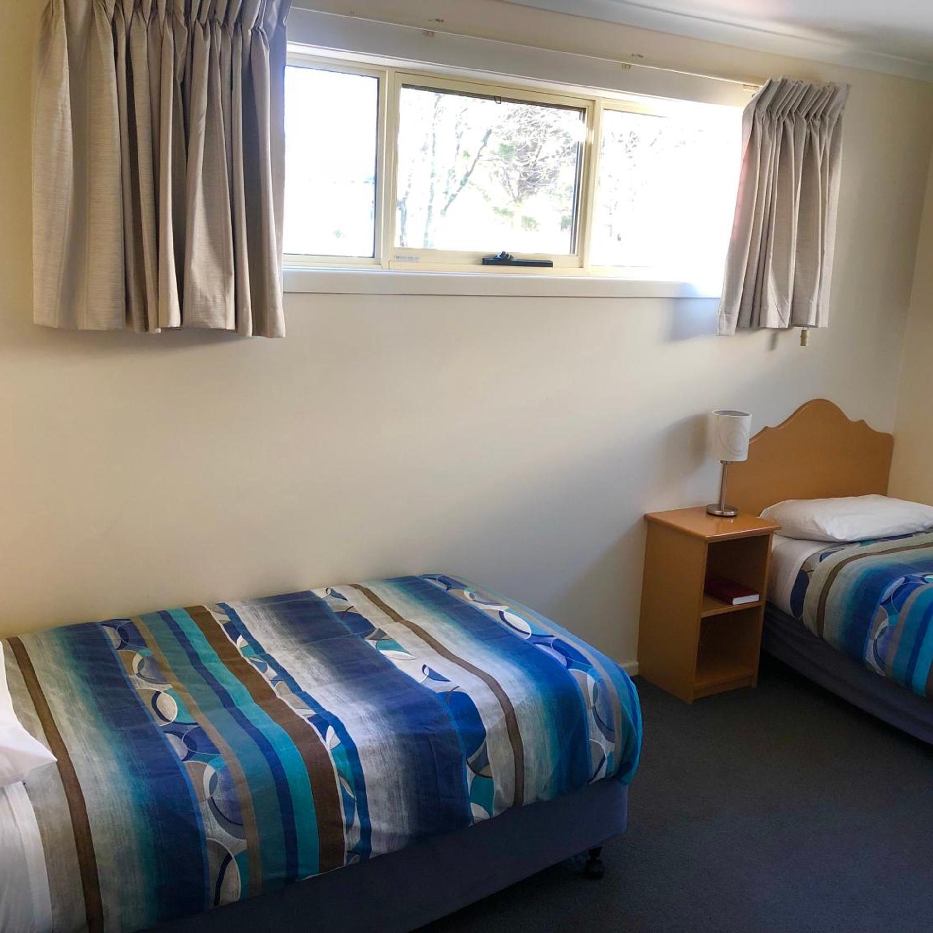SHEFFIELD MOTOR INN 15/43