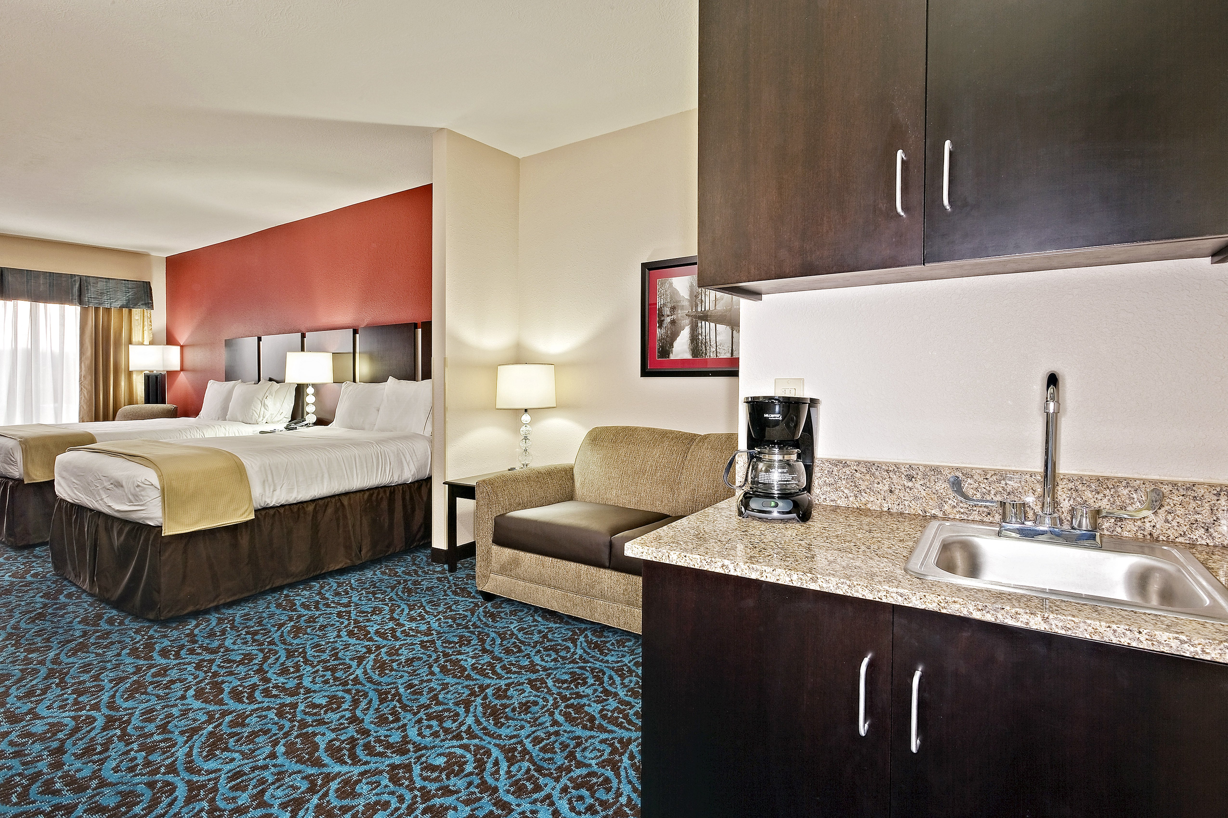 Holiday Inn Express Hotel Suites New Philadelphia 66/66