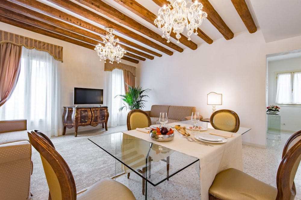San Teodoro Palace 42/66