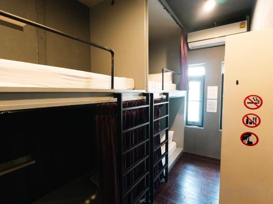 Private, Mixed Dorm, 4 Beds