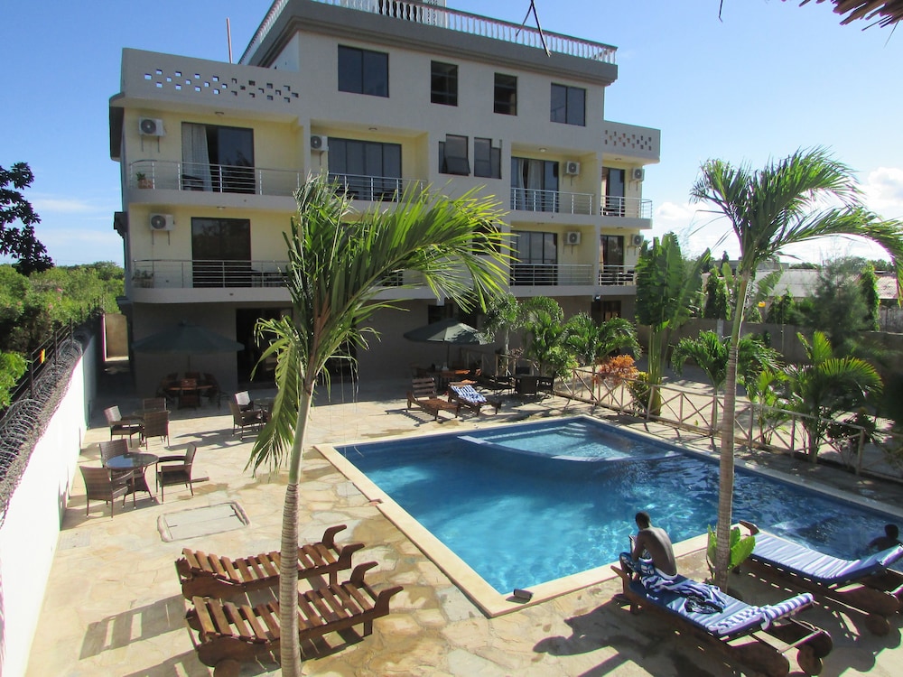 Retro Boutique Hotel Limited 39/42