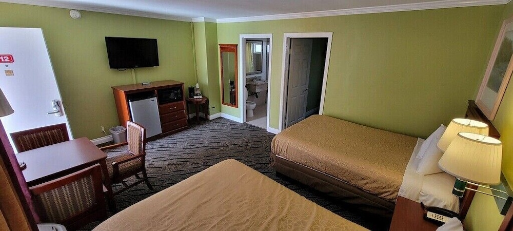 Redondo Inn and Suites 38/48