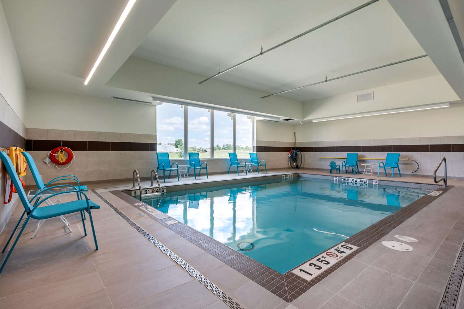 Comfort Inn & Suites Napanee, ON 3/11
