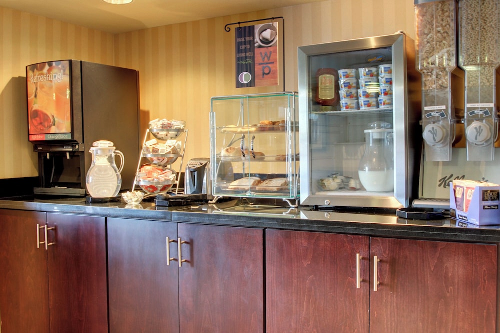 Cobblestone Inn & Suites - Carrington 8/67